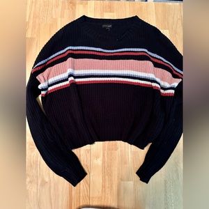 Women’s cropped crew neck sweater. Size L.